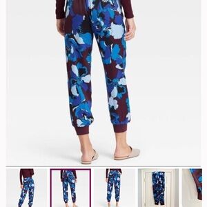 Who What Wear Blue and Purple Floral Joggers